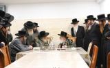 Main image for The Toldos Aharon Rebbe Shlit"a Pays a Visit to the Vizhnitzer Rebbe Shlit"a
