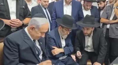 Netanyahu at the shiva house of Harav Edelstein