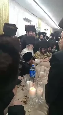 First pictures of Tosh/Toldos Aaron wedding 
