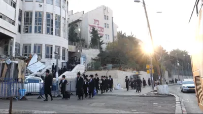  "Ah blick to the past" Chanukah at rabbonim and admoirim  Part 1