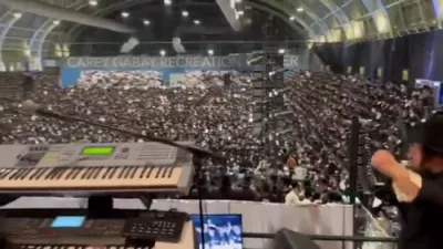 .A Hamas Telegram channel posted a video today of Kuf Alef Kislev Gathering in the Crown Heights Armory and wrote as follows.