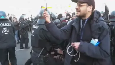 Far-right demonstrators in Berlin met by counter-protesters ahead of German elections