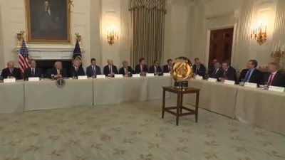 Trump Hosts Digital Assets Summit: "US Should Win Crypto"