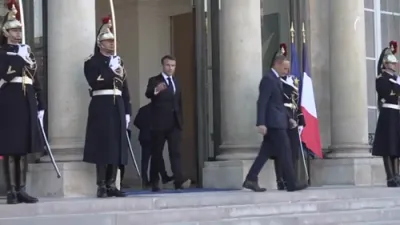 Macron Welcomes Zelensky at Elys&eacute;e Palace
