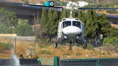 WATCH: Helicopter Successfully Fills a Bucket During a Low-Altitude Maneuver