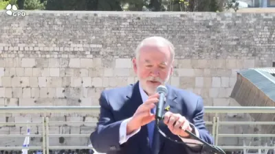 Ambassador Mike Huckabee Addresses Press After Emotional Western Wall Visit