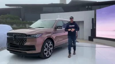 2025 Lincoln Navigator Challenges the Cadillac Escalade for Luxury SUV Supremacy.