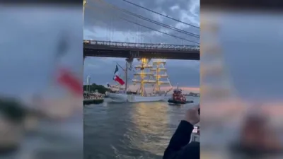 Mexican Navy Ship Smashes Into Brooklyn Bridge