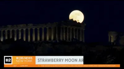 Strawberry Moon Dazzles Skies in Stunning June Display, 