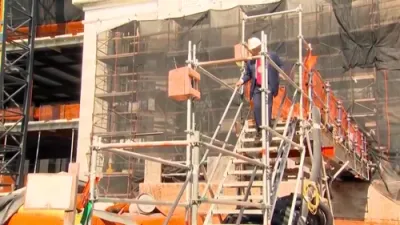 President Trump Visits Federal Reserve Construction Site, Embraces Builder Persona.