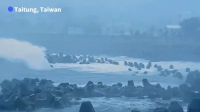 Typhoon Podul Slams Taiwan, Shuts Down South.