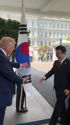 Trump Hosts South Korean President at White House and says, &ldquo;We call them the Fake News." 🤣