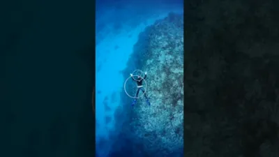 Amazing Diver Stuns With Perfect Underwater Bubble Rings.