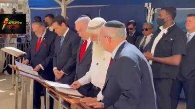 Rubio, Huckabee, and Netanyahu Pray At Wall. 