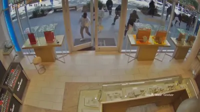 20 Masked Mob Raids California Jewelry Store. 