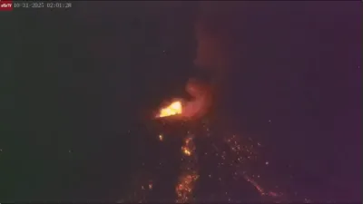 Volc&aacute;n de Fuego Erupts Spectacularly Last Night.