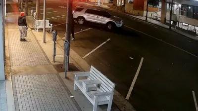 Smash-and-Grab Gang Crashes Store and Stolen $3 Million In Los Angeles. 