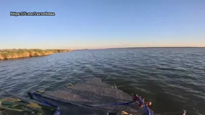 Russian Troops Battles Ukrainian Drones in Chaotic River Firefight.