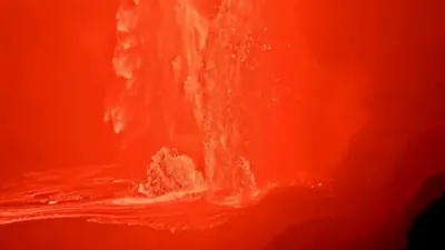 Kilauea Volcano Erupts in Hawaii, Lava Fountains Reach 70 Feet.