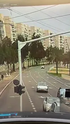 Driver Injured as Tree Crushes Onto Vehicle in Ashkelon.