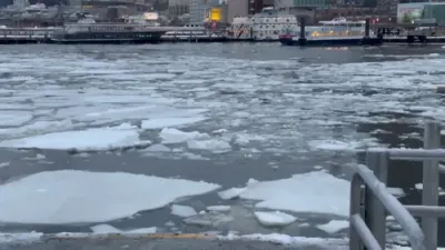 Manhattan Sees Rare Ice as Hudson River Begins to Freeze.