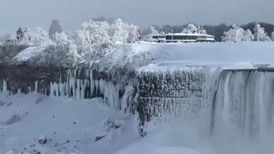 Niagara Falls Draws Crowds as Rare Winter Freeze Transforms Icon.