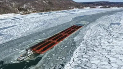 Tugboat Battles Thick Ice on Rarely Frozen Ohio River.
