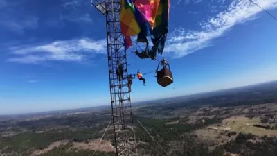 Longview Fire Department Rescues Stranded Hot Air Balloon Passengers From Tower.