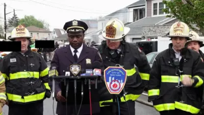 🚨 EXPLOSIVE DOMESTIC DISPUTE: Queens House Erupts In Massive Blast, Injuring 8 NYPD Officers.