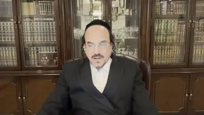 A Beautiful Story: 'Ribono Shel Olam! Here it's just You and me!' - from Rabbi Eliyahu Schwartz's Dirshu Amud Yomi Shiur on Maseches Yoma Daf 23