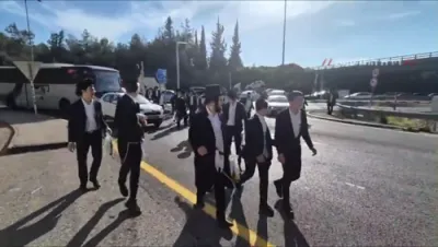 Chaos on Israeli Roads: Peleg Activists March Through Ganot Junction and Ben Shemen in Ongoing Haredi Draft Resistance.