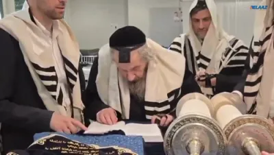 HaGaon Rav Dov Landau Shlit"a Bentches Hagomel Today in Lakewood