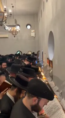Historic 'Limud Shas Al Kivro' in Radoshitz; Siyum HaShas and Hilula Seudos on Chai Sivan held in the magnificent Landau Building
