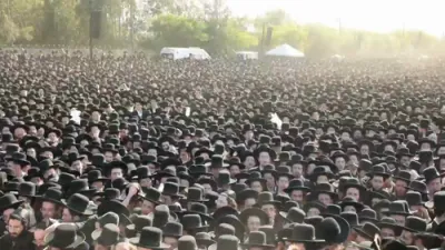 Thousands of Gur Chassidim Unite Against Gzeiras HaGiyus, Led by the Rebbe Shlit"a