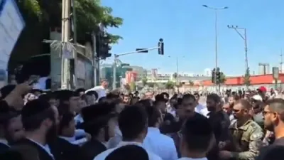 Tense Showdown in Bnei Brak: Haredim Claim Siege as Police Avoid Protesters but Hit Locals Hard.
