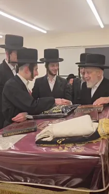 Mesivta Bobov-45 Talmidim Receive Bracha from Liska Rebbe Shlit"a Before Departing for Summer Camp