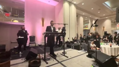 Shimi Posen and Avrum Mordche Schwartz, Massive Performance by Mendi Gold
