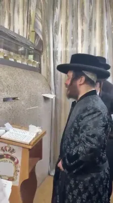 Full videos of the Shvere Kvitlech ceremony led by the Kretchnif Kfar Ata Rebbe Shlit"a in Bishtina