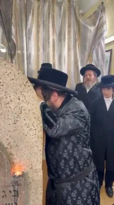 Full videos of the Shvere Kvitlech ceremony led by the Kretchnif Kfar Ata Rebbe Shlit"a in Bishtina