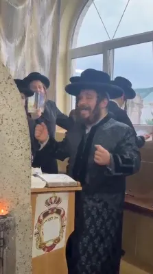 Full videos of the Shvere Kvitlech ceremony led by the Kretchnif Kfar Ata Rebbe Shlit"a in Bishtina