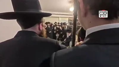The Gerer Rebbe Shlit"a pays a shiva call at the home of Rabbi Yudel Taub Z"L, longtime Baal Koreh.