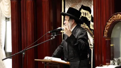 Three Weeks Chizuk Gathering Led by the Dinover Rebbe Shlit"a
