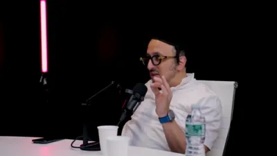 Lipa Schmeltzer with Mendy