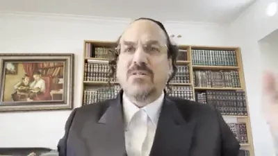 A Beautiful Story: "Mitzvah Goreres Mitzvah - How One Chesed Made a Jew Shomer Shabbos" - by Rabbi Eliyahu Schwartz at the Dirshu Amud HaYomi Shiur, Maseches Yoma Daf 47