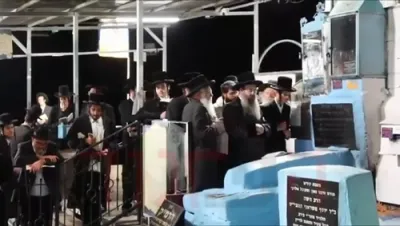 The Sadigura Yerushalayim Rebbe Shlit"a at the Tzion of the holy Arizal Z"L