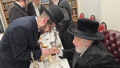 Tish Held by the Liska Rebbe Shlit"a on the Yahrzeit of his Grandfather, the Ach Pri Tevua of Liska Zy"a