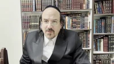 A Beautiful Story: "What the Kamarna Rebbe ZY"A Promised the Mother of the Liska Rebbe ZY"A" - by Rabbi Eliyahu Schwartz at the Dirshu Amud HaYomi Shiur, Maseches Yoma Daf 49