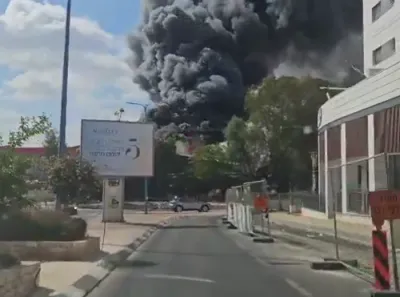FACTORY FIRE: Massive Blaze Erupts At Strauss And Tapugan Plants In Sderot; Hazmat Concerns Raised.