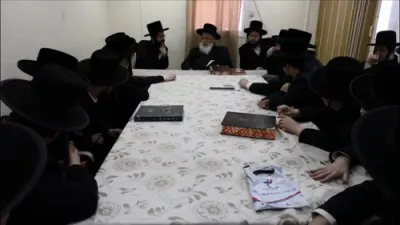Pilpulei D'oraisa during a farher by HaGaon HaGadol Rabbi Shmuel Eliezer Stern Shlit"a, Rav of West Bnei Brak, with Shiur Aleph talmidim of Yeshiva Gedolah Maharit Satmar Bnei Brak, led by HaGaon Rav Chaim Tzvi Meisels Shlit"a