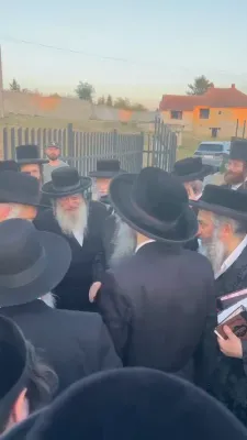 The Toldos Aharon Rebbe Shlit"a wishing Hagaon Hechasid R' Yosef Chaim Greenwald Shlit"a "gepoilt alles guts" after the Hisorerus Rachamim gathering at the tziyon in Liska